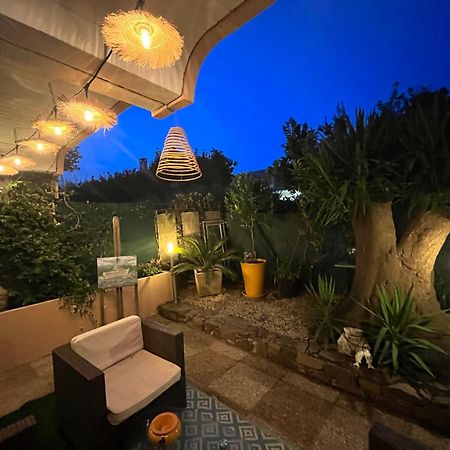 Private Garden In Center Of Saint Tropez Apartment Exterior photo